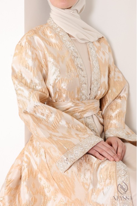 Beige/gold brocade kimono dress with underdress, Eid outfit idea