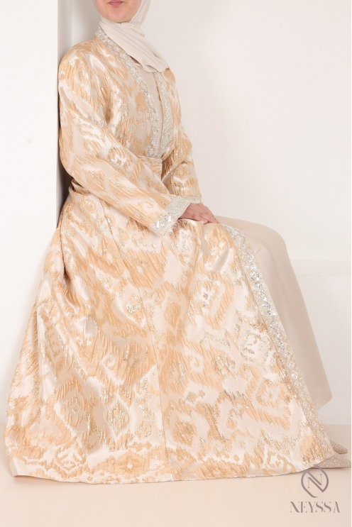 Beiges/goldenes Brokat-Kimono-Kleid mit Unterkleid