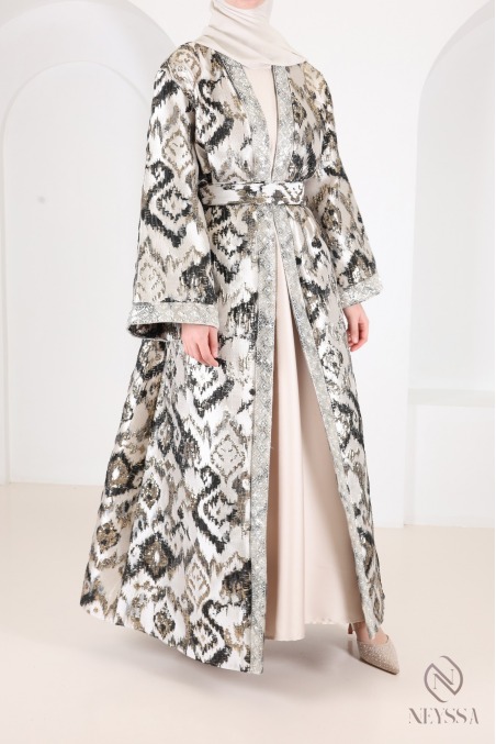 Robe longue et kimono brocart, ensemble élégant pour l’Aïd