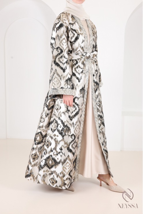 Long dress and brocade kimono, an elegant ensemble for Eid