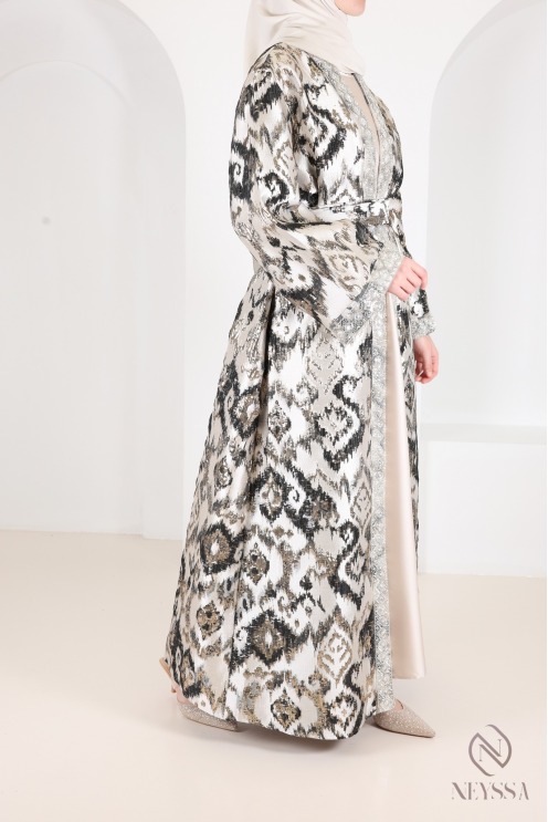 Long dress and brocade kimono, an elegant ensemble for Eid