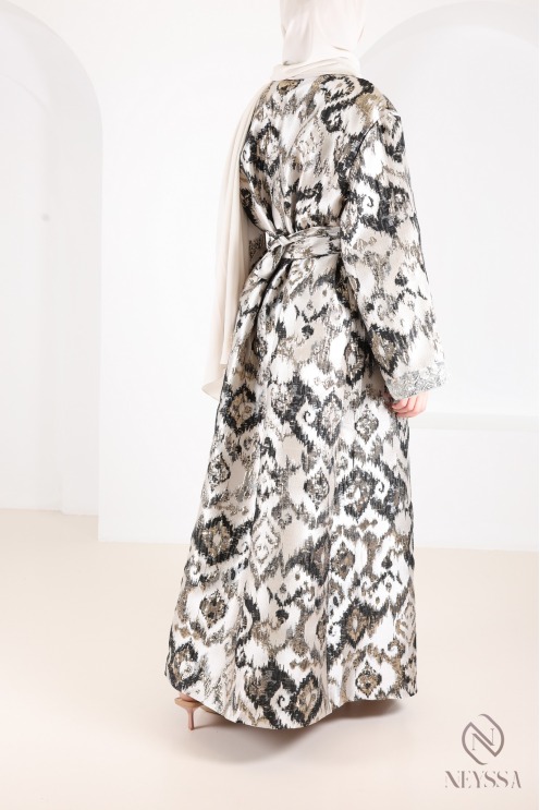 Long dress and brocade kimono, an elegant ensemble for Eid