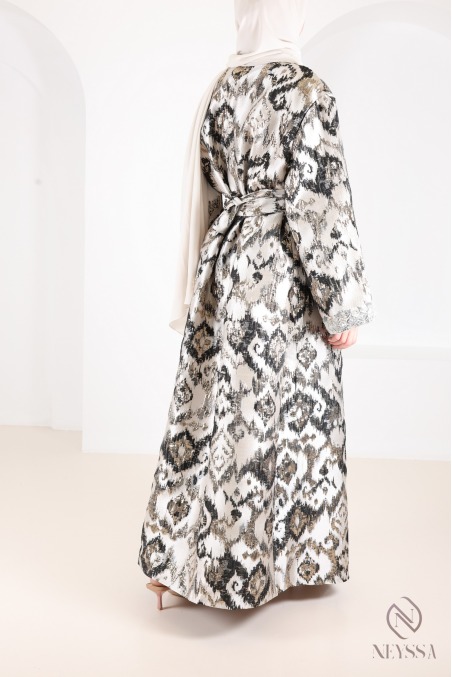 Long dress and brocade kimono, an elegant ensemble for Eid