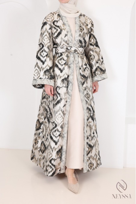 Long dress and brocade kimono, an elegant ensemble for Eid