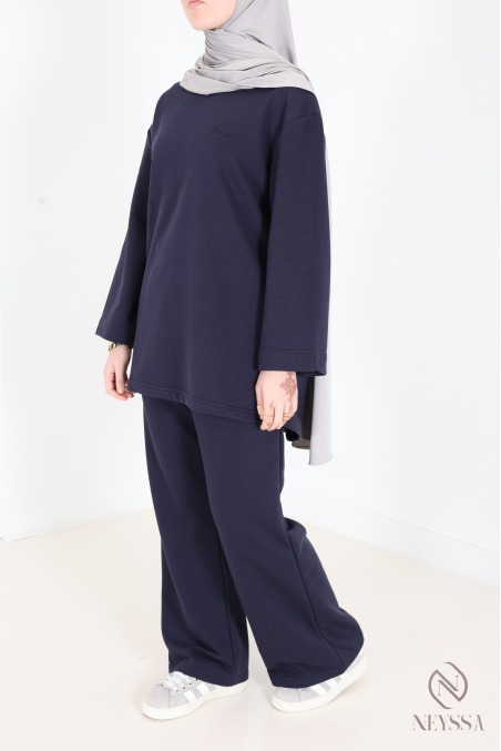 Set aus weiten Baumwollhosen und langem Oversize-T-Shirt