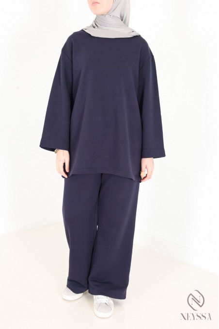 Set aus weiten Baumwollhosen und langem Oversize-T-Shirt