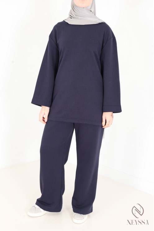 Set aus weiten Baumwollhosen und langem Oversize-T-Shirt