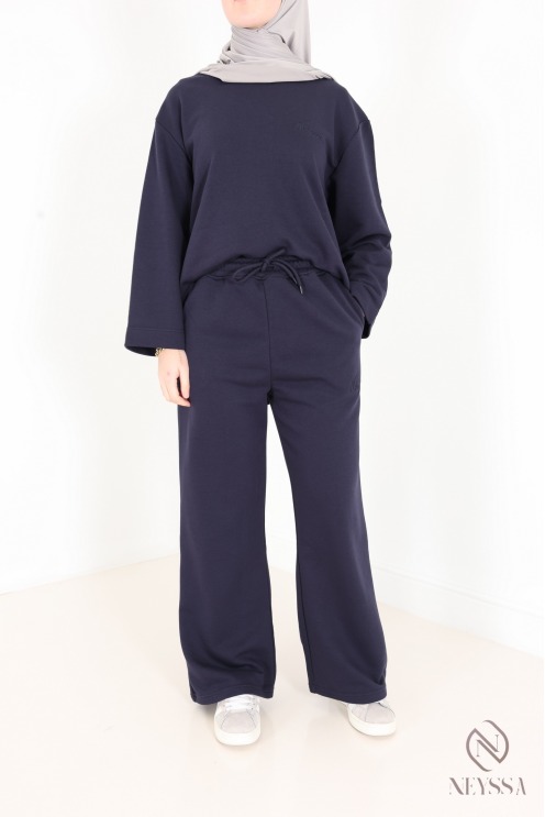 Set aus weiten Baumwollhosen und langem Oversize-T-Shirt