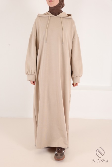 Langes, beiges Sweatkleid für sportliche Frauen