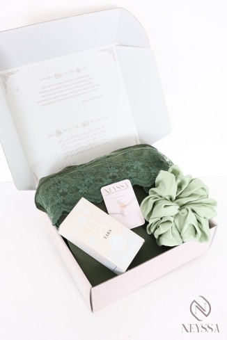 Geschenkbox für muslimische Frauen: Gebetskleidung mit Hijab 2