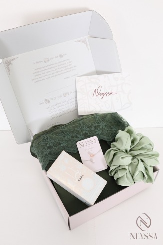 Geschenkbox für muslimische Frauen: Gebetskleidung mit Hijab