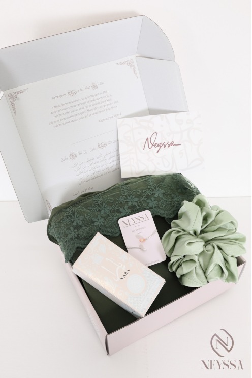 Geschenkbox für muslimische Frauen: Gebetskleidung mit Hijab