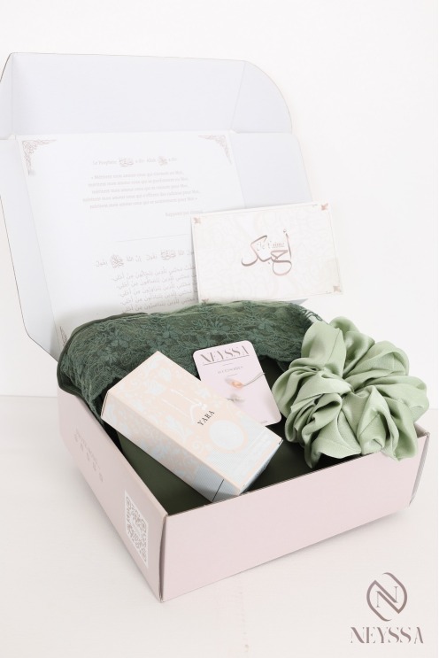Box cadeau femme musulmane : tenue de prière hijab capuche intégrée