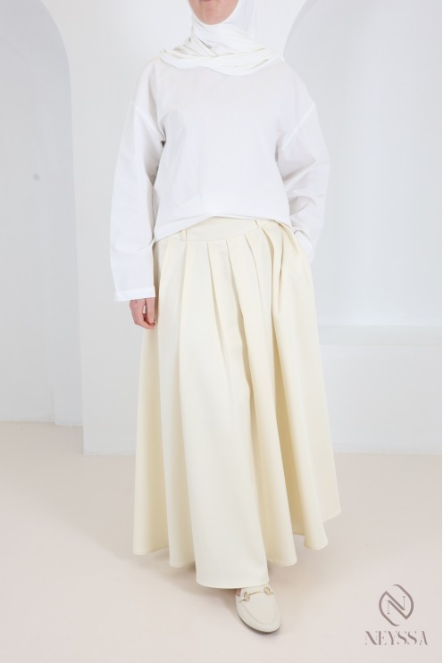 Long, flared, tailored-style skirt with pockets