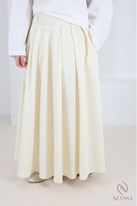Long, flared, tailored-style skirt with pockets