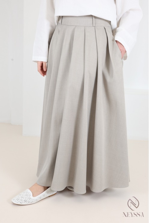 Long, flared, tailored-style skirt with pockets