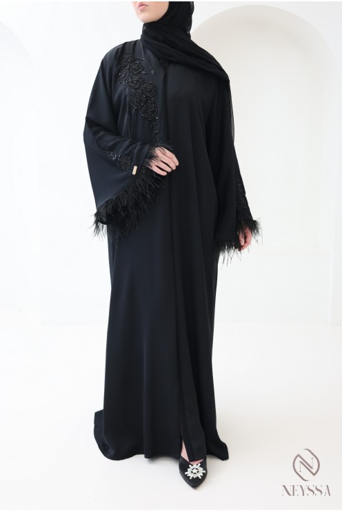 Abaya Dubaï noir avec perles et plumes, coupe moderne élégante