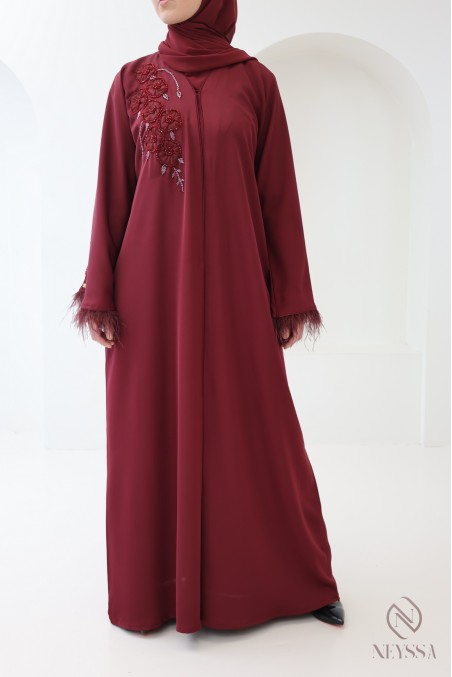 Abaya Dubaï kimono Bordeaux avec perles et plumes femme pour l'Aïd