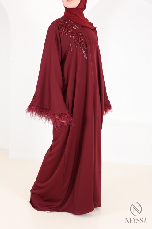 Abaya Dubaï kimono Bordeaux avec perles et plumes femme pour l'Aïd