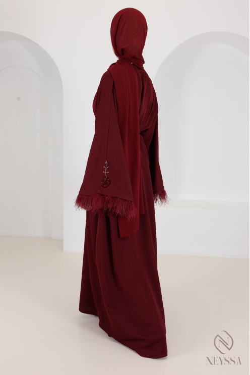 Abaya Dubaï kimono Bordeaux avec perles et plumes femme pour l'Aïd