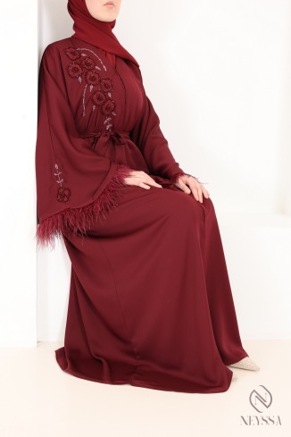 Abaya Dubai Kimono Bordeaux mit Perlen und Federn für das Eid-Fest