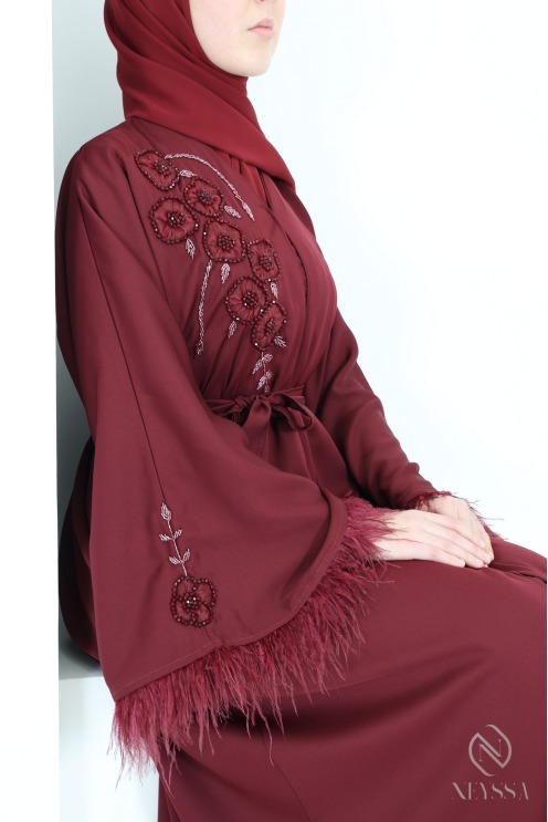 Abaya Dubaï kimono Bordeaux avec perles et plumes femme pour l'Aïd