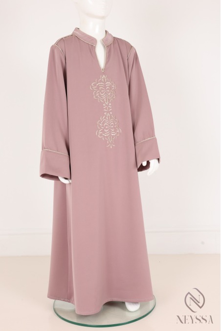 Flared girls' abaya with embroidered details, outfit idea for Eid