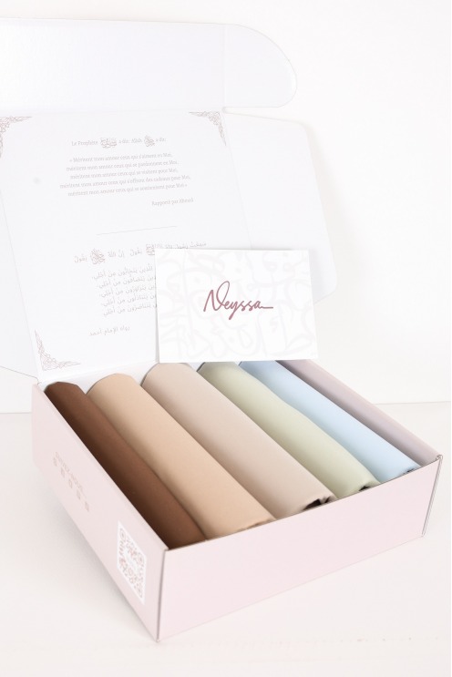 Jersey Air hijab set, a jersey hijab set as a gift for Muslim women.