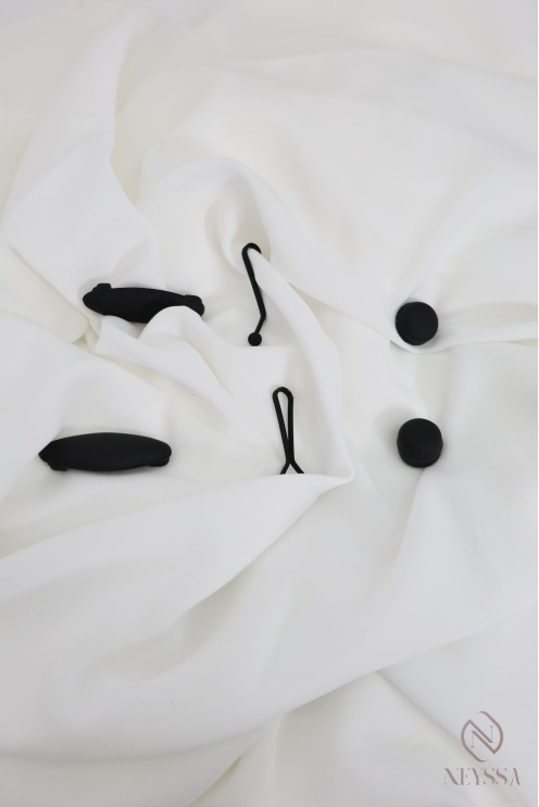 Set mit dezenten schwarzen Haarnadeln für Hijab