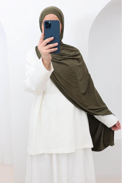 Hijab jersey liquid luxe, tissu doux, léger et extensible