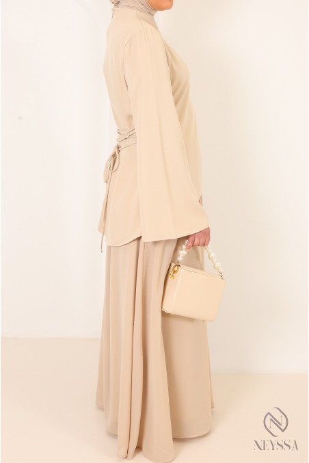 Ensemble chemise beige avec jupe longue plissée