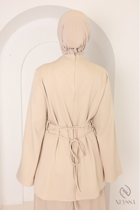 Ensemble chemise beige avec jupe longue plissée