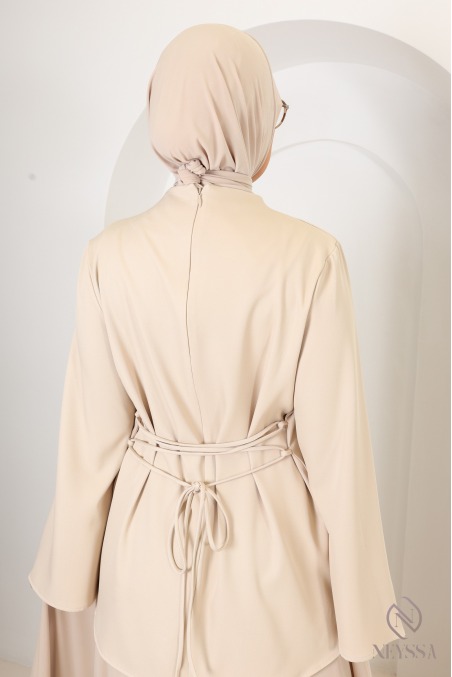 Ensemble chemise beige avec jupe longue plissée