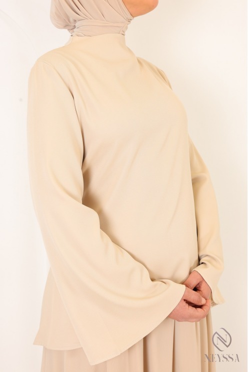 Ensemble chemise beige avec jupe longue plissée