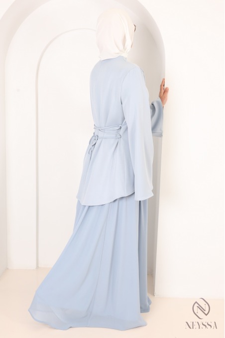 Set in Babyblau: Bluse + langer, ausgestellter Rock aus zwei Materialien