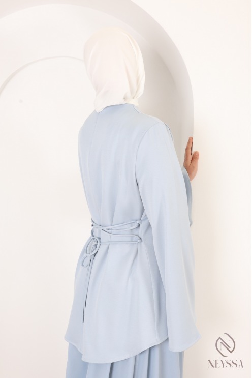 Set in Babyblau: Bluse + langer, ausgestellter Rock aus zwei Materialien