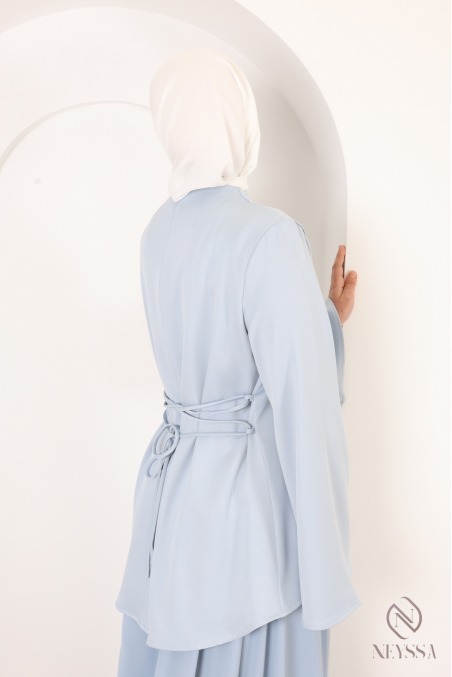 Set in Babyblau: Bluse + langer, ausgestellter Rock aus zwei Materialien