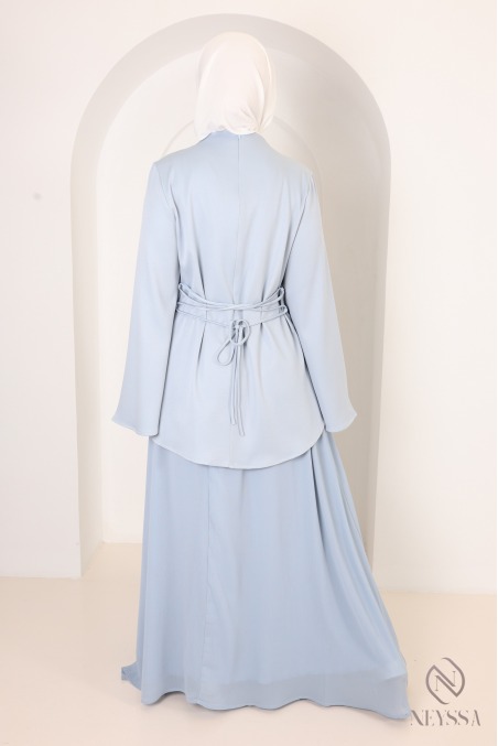 Set in Babyblau: Bluse + langer, ausgestellter Rock aus zwei Materialien