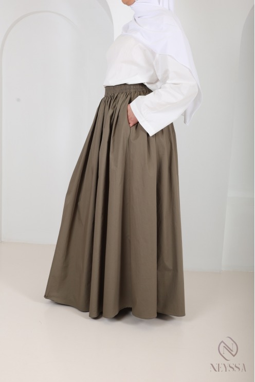 Long beige cotton skirt with a flared cut and lining