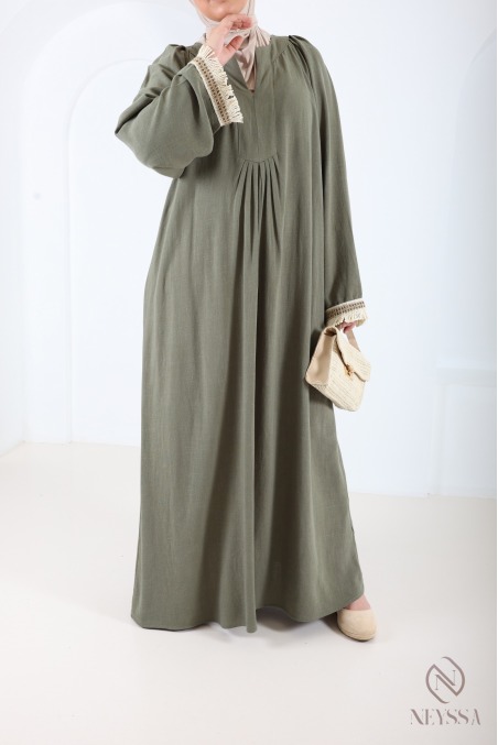 Langes Kleid in Khaki aus Leinenmischgewebe, fließender Stoff