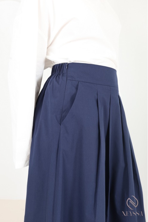Long cotton-blend skirt with a flared cut and lining