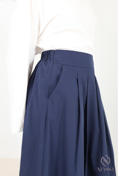 Long cotton-blend skirt with a flared cut and lining
