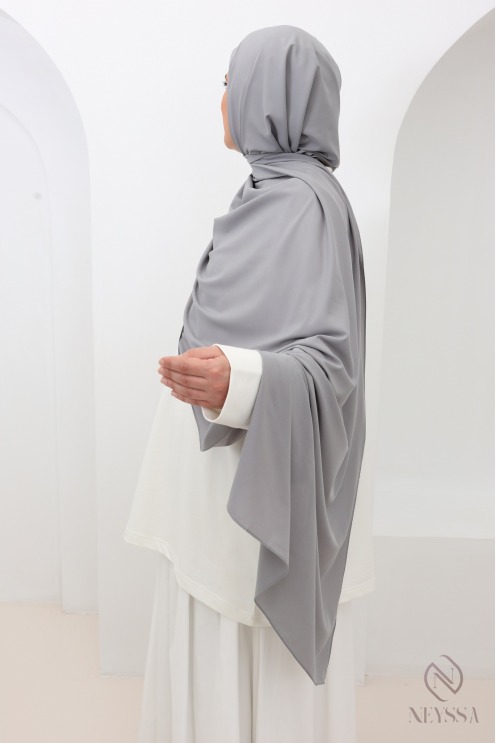 Long jersey hijab in breathable fabric, a lightweight material