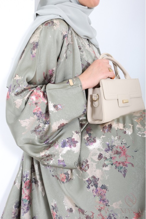 Luxuriöse Kimono-Abaya Dubai mit Umbrella-Schnitt und Holzverzierung