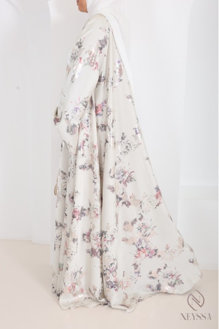 Luxuriöse Kimono-Abaya Dubai mit Umbrella-Schnitt und Holzverzierung