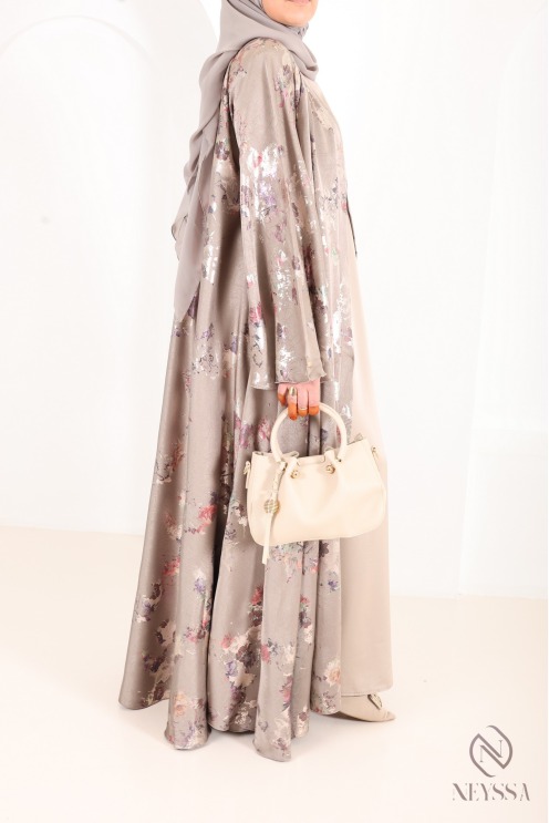Luxuriöse Kimono-Abaya Dubai mit Umbrella-Schnitt und Holzverzierung