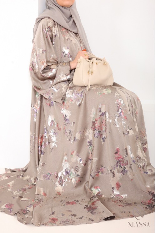 Luxuriöse Kimono-Abaya Dubai mit Umbrella-Schnitt und Holzverzierung