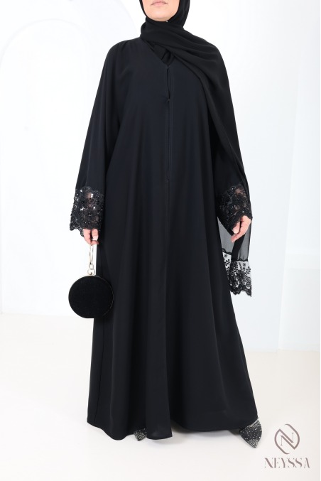 Abaya Dubai schwarz muslimische Frau mit Spitzen, Hijabi-Outfit-Idee.