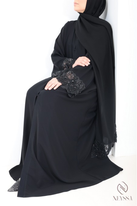 Abaya Dubai schwarz muslimische Frau mit Spitzen, Hijabi-Outfit-Idee.