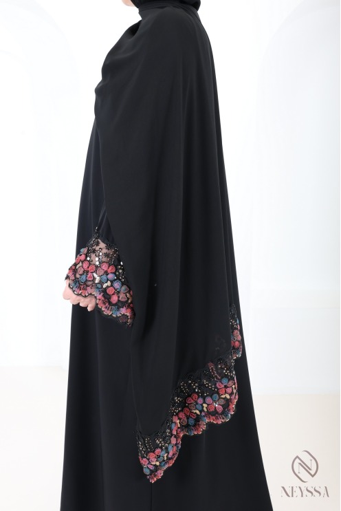Abaya Dubai black Muslim woman with lace, hijabi outfit idea